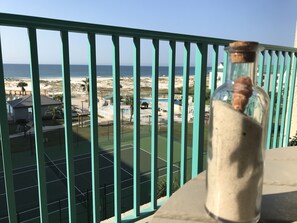 Sports court - BEACH FRONT Ft Morgan, 2BR, 2BA, huge balcony! Laundry in condo. New mattresses. (Gulf Shores)