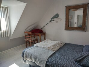 3 slaapkamers, een bureau, een strijkplank/strijkijzer, gratis wifi