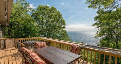 Spectacular Waterfront Gull Lake Cabin and Perfect Location Close to Everything