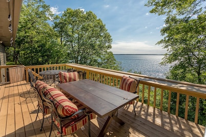Spectacular Waterfront Gull Lake Cabin and Perfect Location Close to Everything