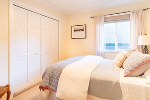 2 bedrooms, iron/ironing board, travel cot, free WiFi