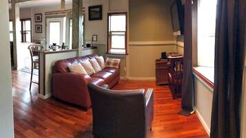 Smart-TV, DVD-spiller og bøker