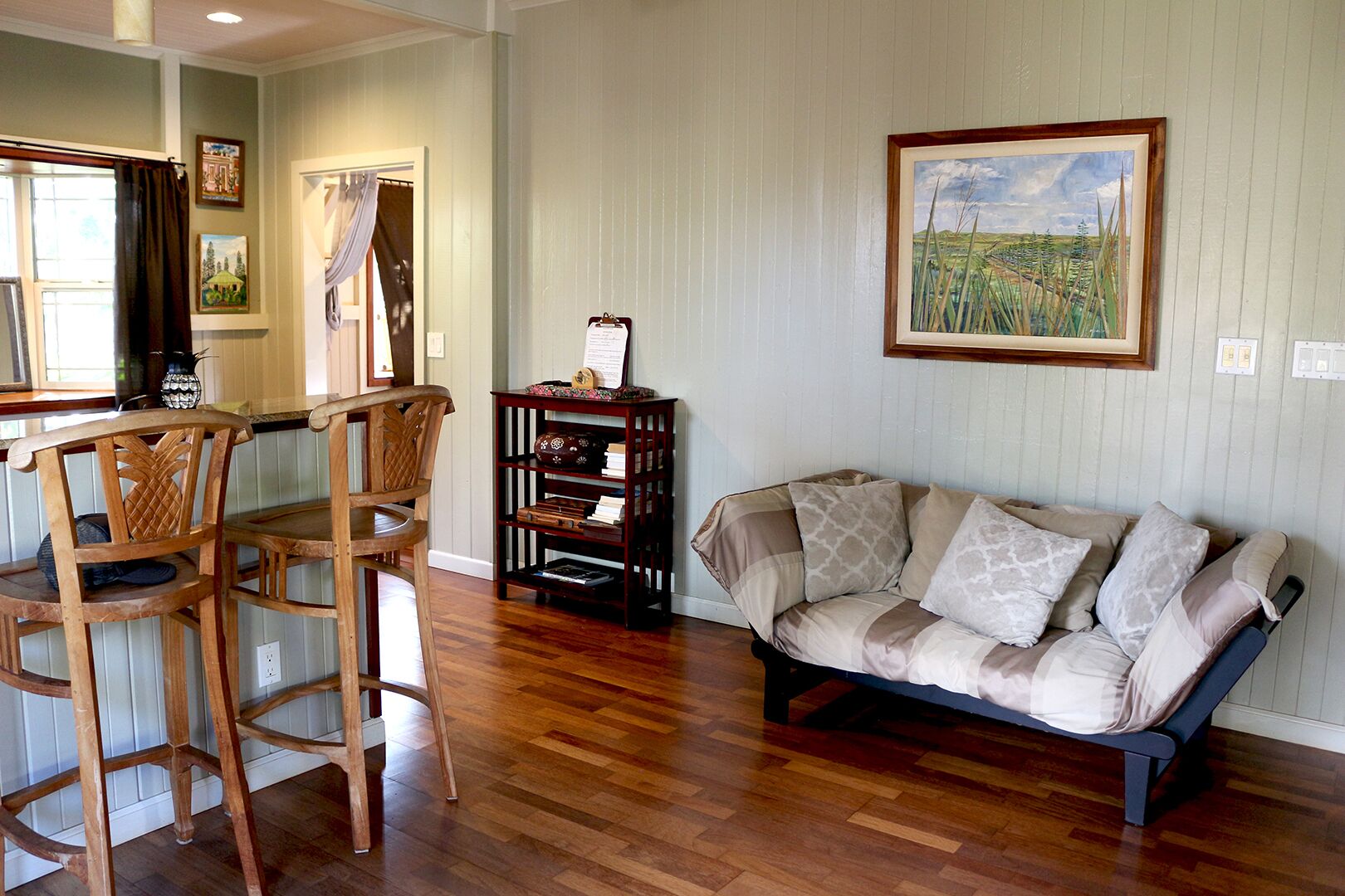 Smart-TV, DVD-spiller og bøker