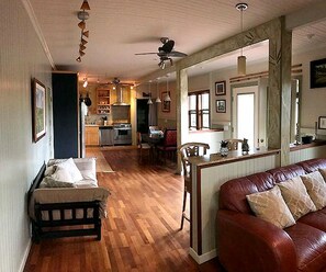 TV connectée, lecteur de DVD, livres