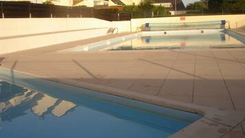 Alberca techada y alberca climatizada