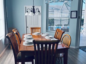Dining - 6 Bed/Pool/Spa/Internet/gameRoom, 3.5 Miles to Disney,Gated Resort communities (Kissimmee)