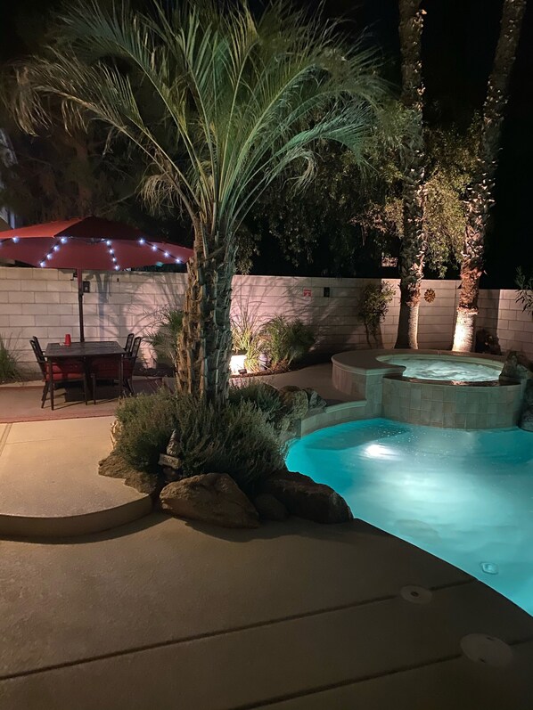 Outdoor pool - Las Vegas Home with Pool & Heated Spa! BBQ (Las Vegas)