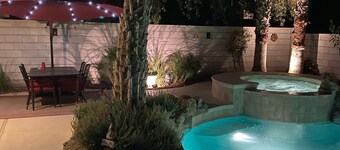Las Vegas Home avec piscine et spa chauffé!