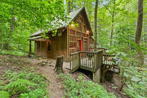 Secluded Red River Gorge Pet-Friendly Cabin on 6 acres
