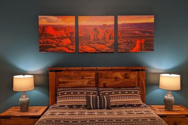 3 chambres, bureau, fer et planche à repasser, accès au Wi-Fi (inclus)