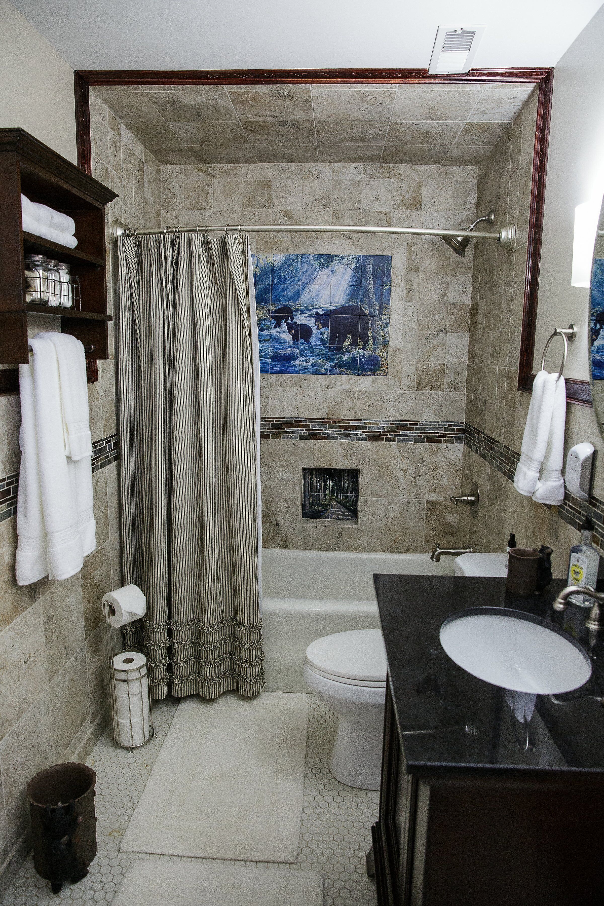 Ensemble baignoire-douche, séchoir à cheveux, serviettes fournies, savon