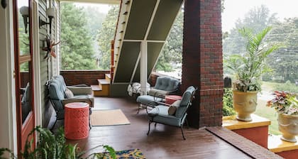 Bear House 1890, Workman Wing, Upgraded Detailed Amenities, Walk to Cafes, Shops