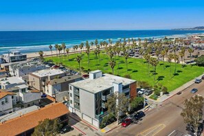 Exterior - Top Floor Corner Unit Steps to Ocean or Bay ! (San Diego)