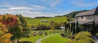 Luxury Mountain Escape | 2BR Amazing Views 1D