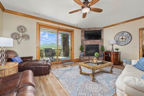 TV, fireplace - Luxury Mountain Escape with Amazing Views (Banner Elk)