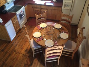 Dining - Twin Rock Cabin .Western Retreat. Family, Kids, Dog friendly. (Florissant)