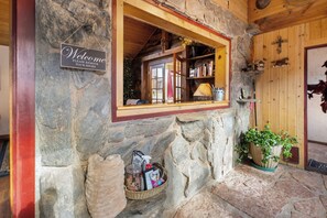 Interior - Twin Rock Cabin .Western Retreat. Family, Kids, Dog friendly. (Florissant)