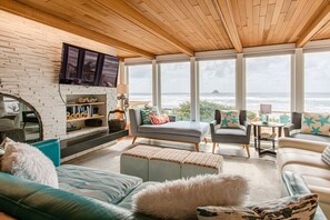 Smart-TV, Kamin, Videospiele, Netflix