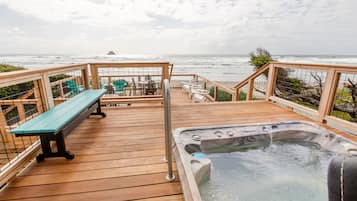 Tina de hidromasaje al aire libre