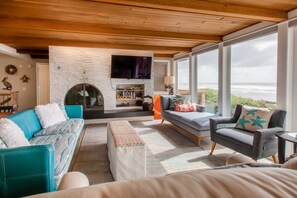 Smart-TV, Kamin, Videospiele, Netflix