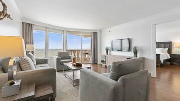 Smart-tv, dvd-spelare och böcker