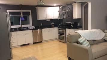 Smart-TV, Kamin, Videospiele, DVD-Player