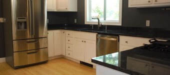 5 bed 3 bath New Luxury Home in the N. Conway Village w/ a hot tub!