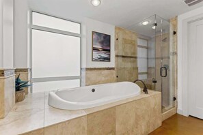 Bruser, hårtørrer, håndklæder, Shampoo