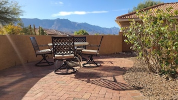 New 2021 swivel chairs on front patio