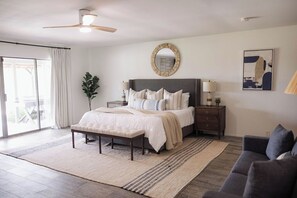 11 chambres, bureau, fer et planche à repasser, lit de bébé portatif