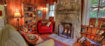Garden Cottage, 1940's Updated Vacation Cottage, Awesome Carolina Room!