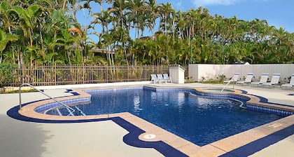 A / C, Deluxe, último piso, desarrollo tranquilo con piscina climatizada, ubicación conveniente