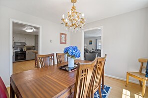 Dining - Comfortable & Spacious 5BD/3BA - Walk to State College HS and 5 min Uber to PSU (State College)