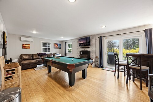 Comfortable & Spacious 5BD/3BA - Walk to State College HS and 5 min Uber to PSU