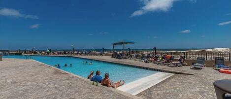 Een binnenzwembad, een verwarmd zwembad