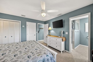 2 bedrooms, desk, iron/ironing board, travel crib