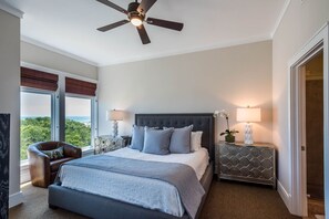 3 Schlafzimmer, Schreibtisch, Bügeleisen/Bügelbrett, Reisekinderbett