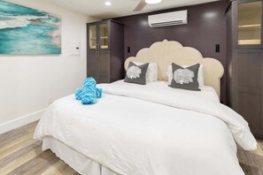 1 bedroom, iron/ironing board, travel crib, free WiFi - Villa 5 (Kihei)