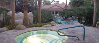 Quiet 2Bed / 2Bath Las Vegas Condo located 4 miles from Strip 