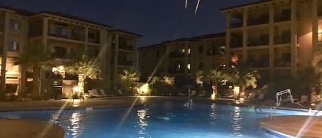 حمّام سباحة خارجي، حمّام سباحة مُدفَّأ
