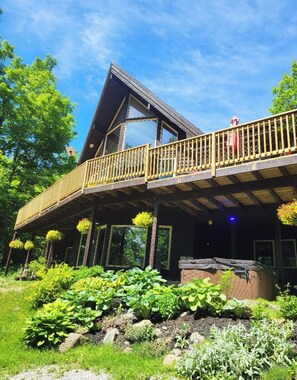 Exterior - HOT TUB-Natural paradise, timber frame, sauna, close to Casino and ski hill. (Coldwater)