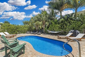 Piscina all'aperto, una piscina riscaldata
