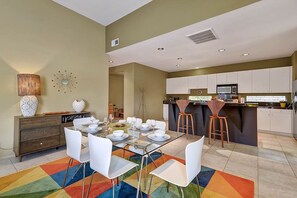 Dining - Cool Modern Pool & Spa, 2 Bedroom + Private Den House. (Palm Springs)