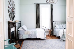 4 bedrooms, iron/ironing board, free WiFi, bed sheets