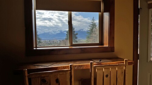 Ahhh, Montana! Peace & Quiet With Spectacular Views!