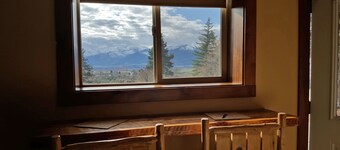 Ahhh, Montana! Peace & Quiet With Spectacular Views!