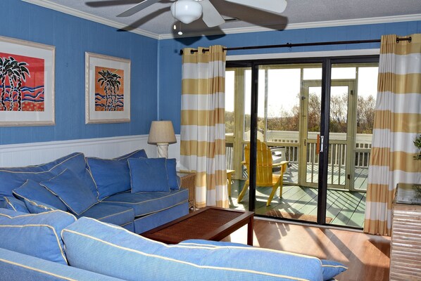 TV connectée, jeux vidéo, lecteur de DVD, livres