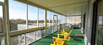  @ Ocean Front Guest Friendly Home "An Emerald On The Beach"