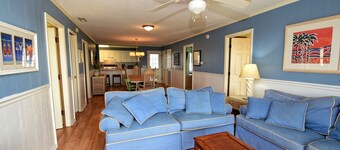  @ Ocean Front Guest Friendly Home "Ein Smaragd am Strand"