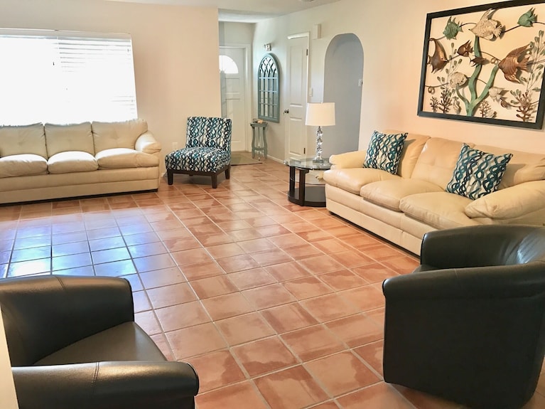 Palma Sola Home With Private Heated Pool, 3 Bedrooms ~~ 7 Minutes To The Beach! - 布雷登頓